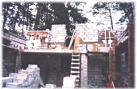 inside.jpg (41988 bytes)